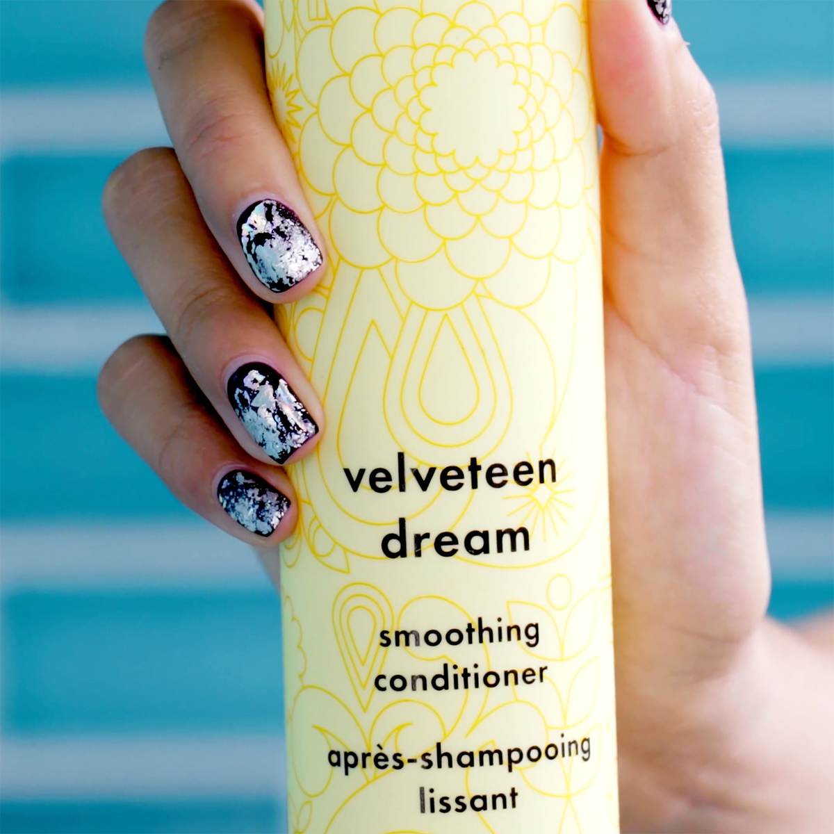 Amika VELVETEEN DREAM smoothing conditioner - Totality Skincare